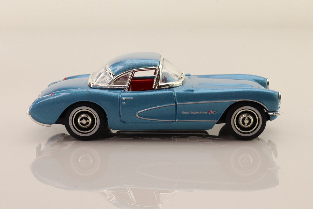 Matchbox Collectibles DYM92139; 1957 Chevrolet Corvette; Metallic-light blue, removable hard top & white softtop